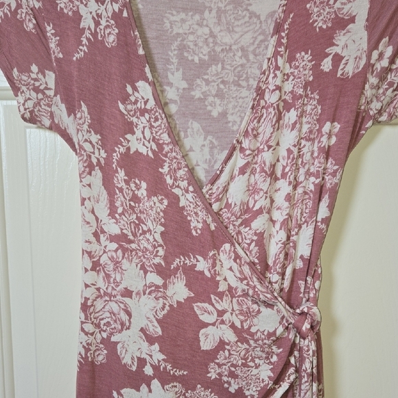 LA GYSPY M Casual Floral Wrap Mini Dress in Mauve Soft Beachy Sexy Feminine Flex - Picture 4 of 11